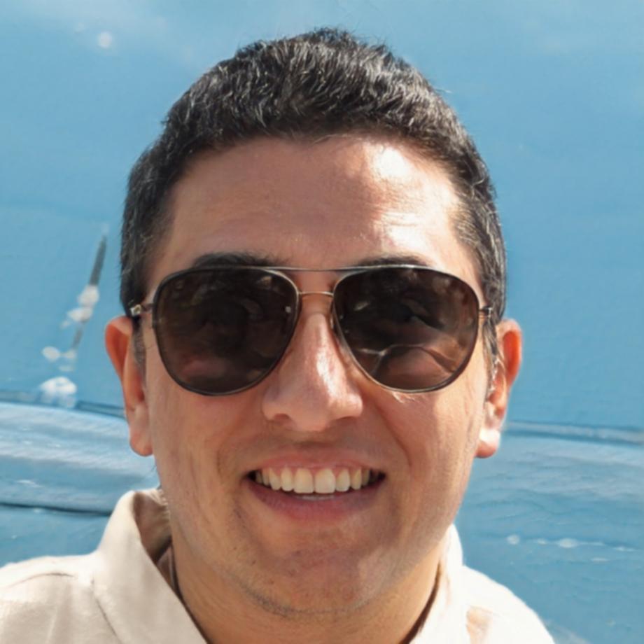 Consultor Senior de ellipticavaentio experto en análisis financiero para startups